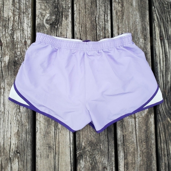 2 pairs of women's Under Armour athletic shorts size medium in great condition - Picture 6 of 6